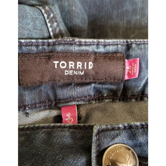 Torrid Women's Straight Leg Slight Distressed Animal Print Jean's 26 - Picture 3 of 4